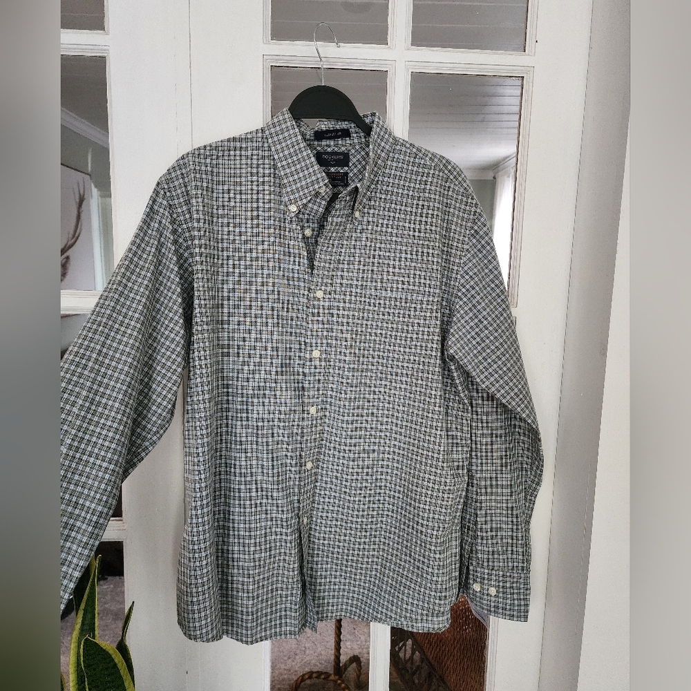 Men's L Dockers long sleeve button-down